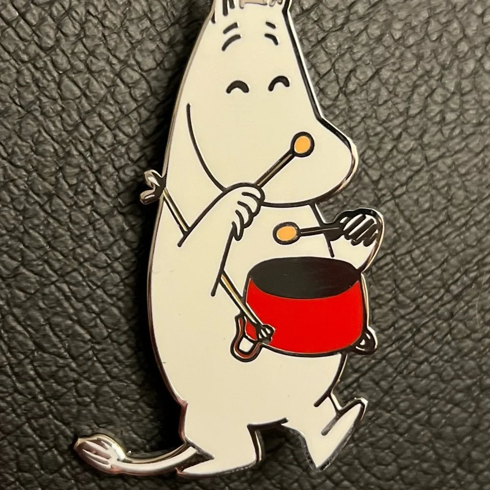 Moomin And Friends Mystery Pin Series AQI 1-Inch Collectible Pin Moomintroll - Picture 3 of 5